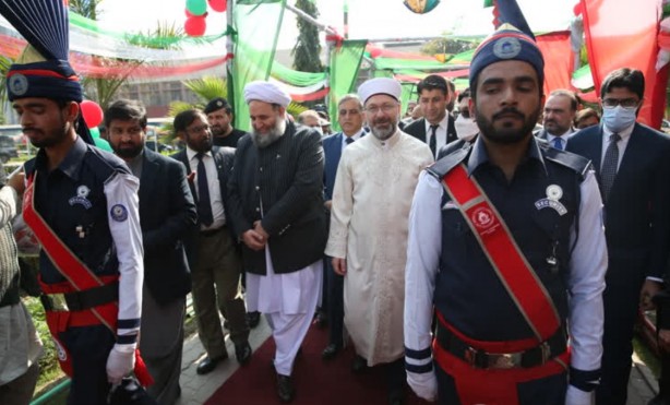 Foto - Coşkuyla karşılanan Ali Erbaş, Pakistanlı alimlerle buluştu: Kurtuluş Savaşı’nda verdiğiniz destekler...
