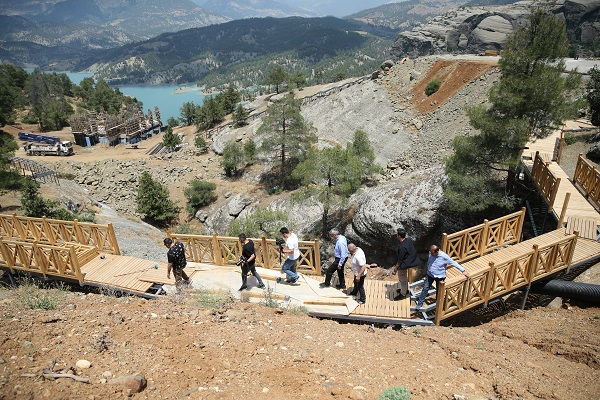 Foto - Ali Kayası cam terasa kavuşuyor