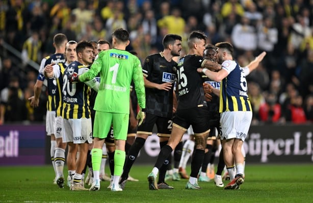 Foto - Ali Koç fark etmeden itiraf etti! Fazla gol yediğinizde can alıyor: İşte bu haber gündemi altüst eder! 