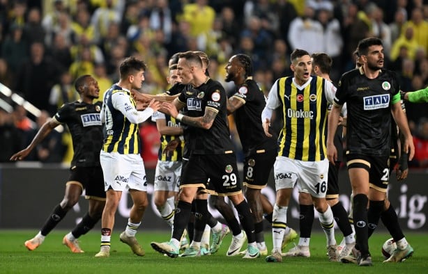 Foto - Ali Koç fark etmeden itiraf etti! Fazla gol yediğinizde can alıyor: İşte bu haber gündemi altüst eder! 