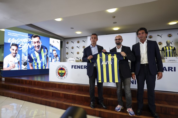 Ali Koç, Fenerbahçe'nin yıldızlarını söktü! İşte yeni sezon formaları...