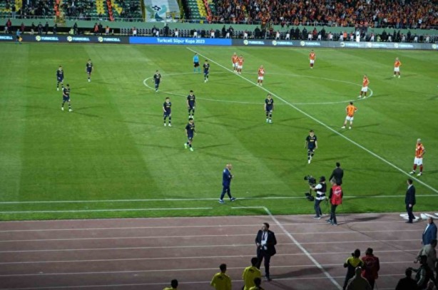 Foto - Ali Koç koskoca kulübü ne hale düşürdü! ‘Sahadan çekildiğinizde gurur duydum’