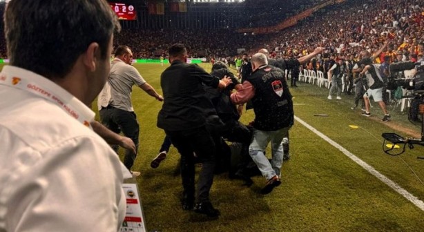 Ali Koç neye uğradığını şaşırdı! Sahaya serildi