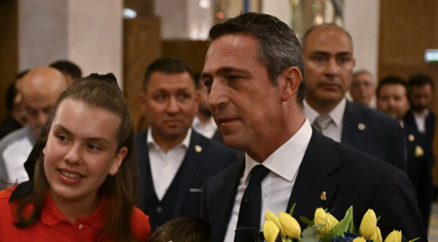 Ali Koç o kararını apar topar değiştirdi ve Aziz Başkan için bakın ne yaptı…