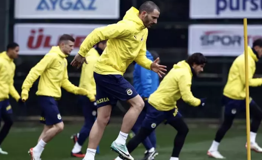 Ali Koç sindiremedi! Tüm takımı kapsayacak flaş gelişme duyuruldu! Sır gibi saklanıyor: Krizini aşmak için sattı: En dikkat çeken transferi! 