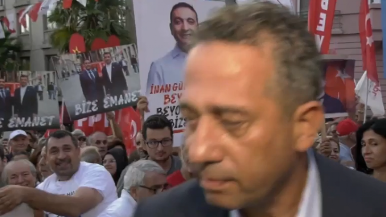 Foto - Ali Mahir Başarır kirli siyasetine şehitleri alet etti: İl başkanlığı önünde kötü sözler…