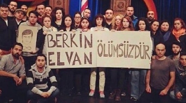 Foto - Ali Sunal ahlaksızlığa böyle sarıldı! Güldür Güldür'de tepki çeken sahne