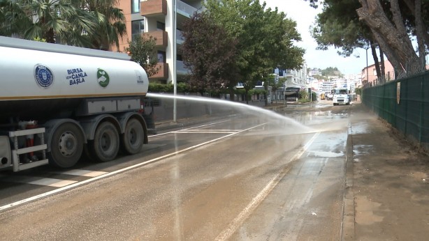 Foto - Alinur Aktaş Bursa'daki selin bilançosunu açıkladı!