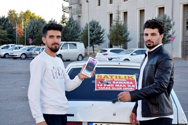 Foto - Alışverişin böylesi! Ver telefonu al arabayı