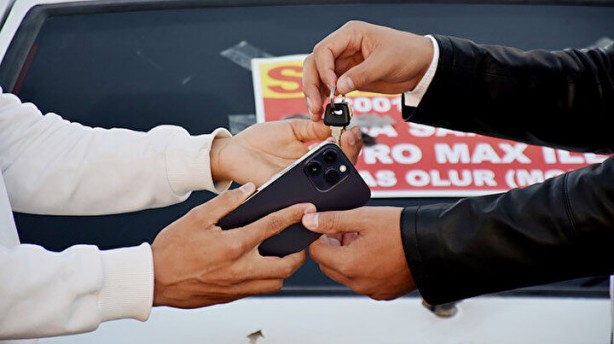 Alışverişin böylesi! Ver telefonu al arabayı
