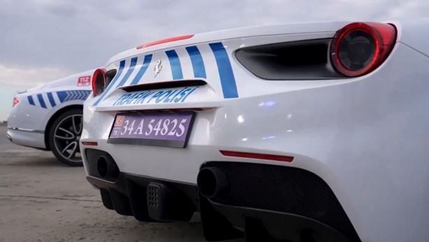 Foto - Ali Yerlikaya’ya eleştiri, bu defa hiç beklemediği yerden geldi: O Ferrariler çok yakmaz mı Sayın Bakan?