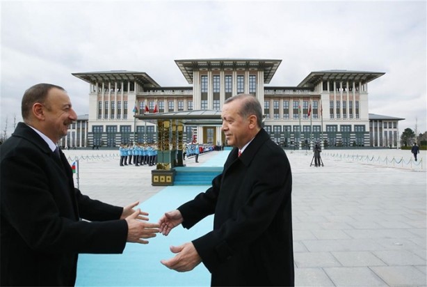 Aliyev Ankara'da