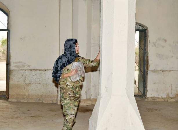 Foto - Aliyev ve eşi öyle bir şey yaptı ki... Ermenistan'ı kudurtan görüntüler