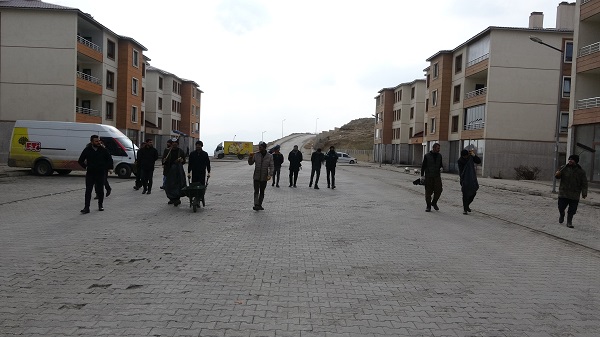 Foto - Alkışlanacak davranış! Poşeti süpürgeyi alan sokağa koştu