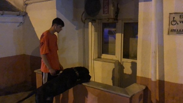 Foto - Alkol batağı insanı ne hale düşürüyor! Sağlık ocağının balkonunda...