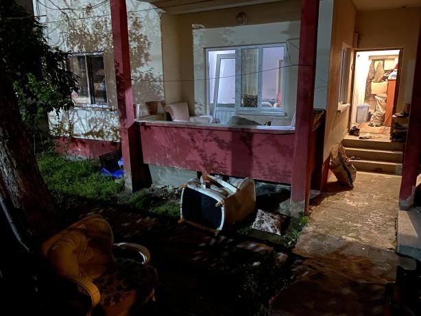 Foto - Alkol içerken yere düşen sigarası yangın çıkardı!