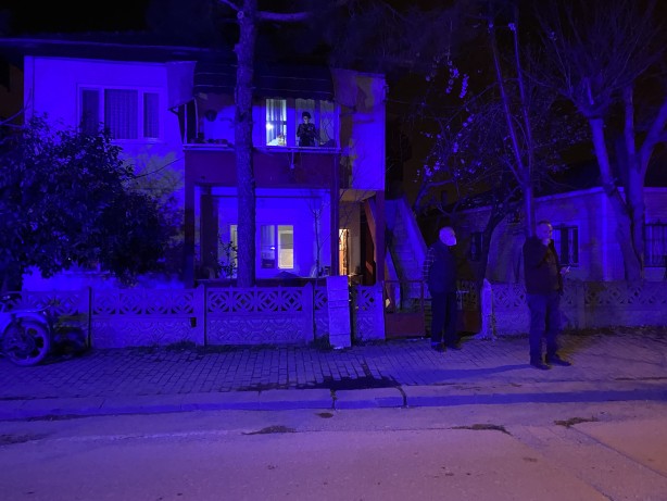 Foto - Alkol içerken yere düşen sigarası yangın çıkardı!