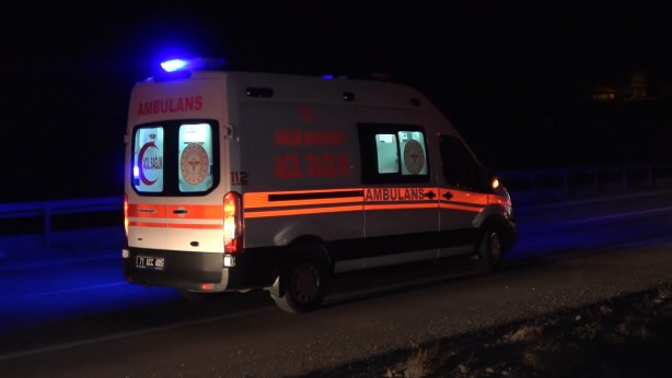 Foto - Alkol taşıyan alkollü tır sürücüsü şarampole uçtu!