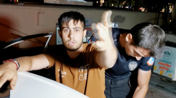Foto - Alkolik maganda polisin başına bela oldu