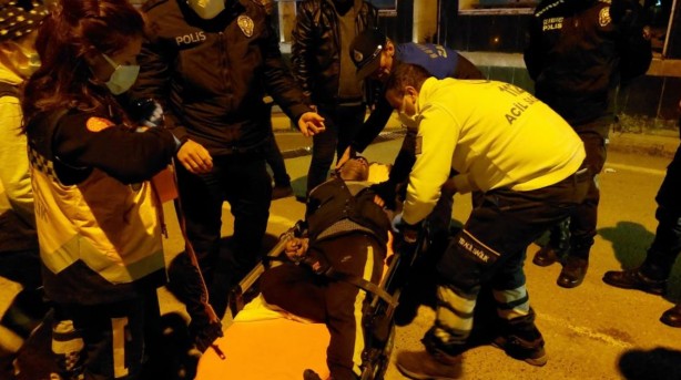 Foto - Alkollü şahıs, hem kendisini hem trafiği tehlikeye attı