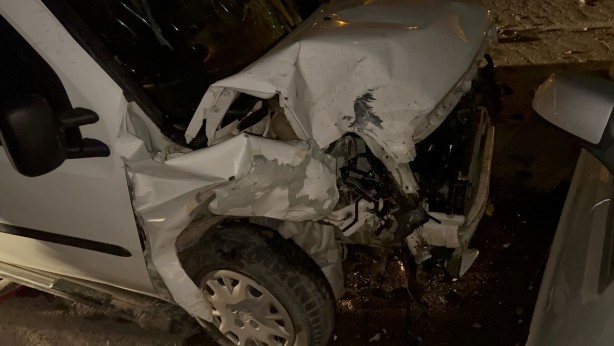 Foto - Alkollü sürücü park halindeki araca çarptı!