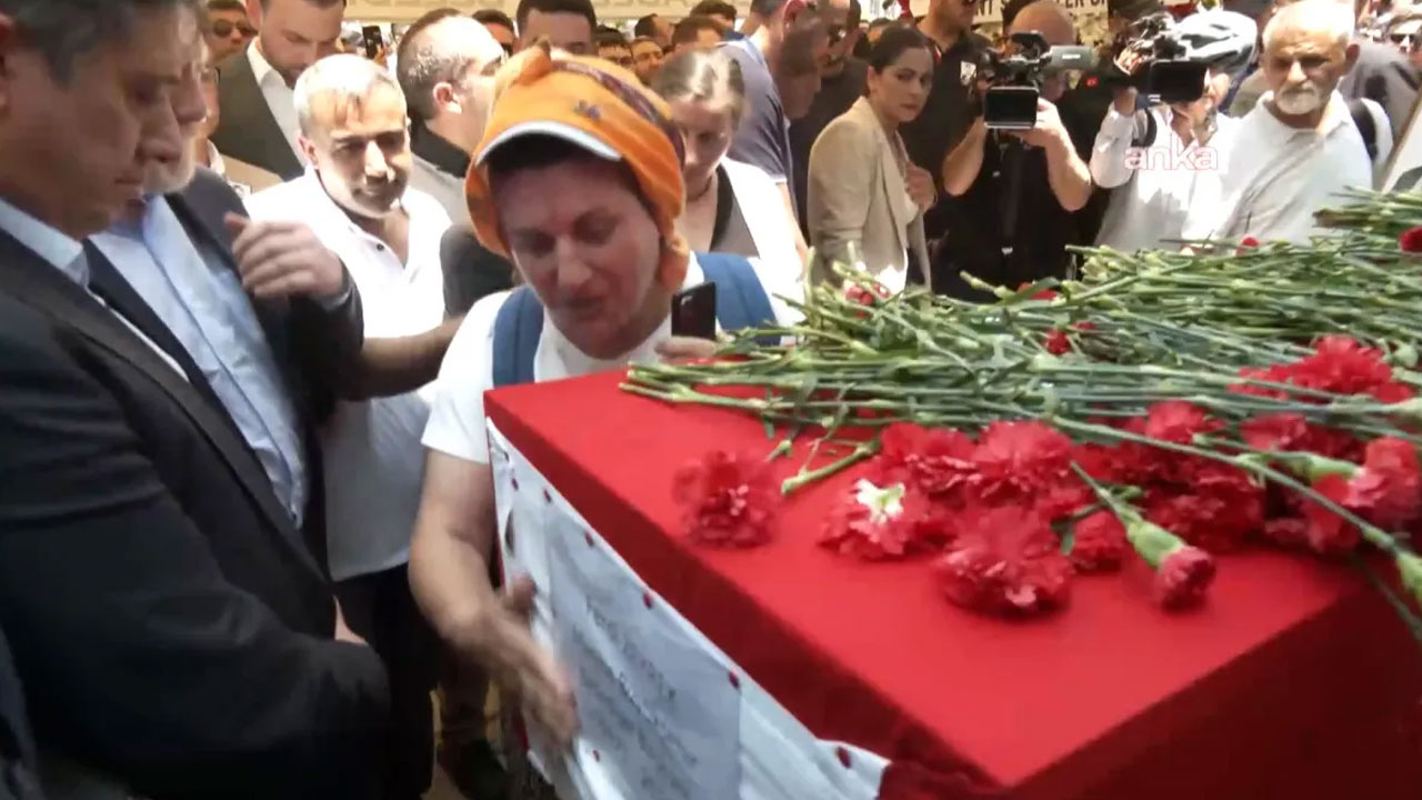 Foto - Allah akıl fikir versin… Bir kadının, Ferdi Zeyrek’in tabutu başında söyledikleri ağızları açık bıraktı