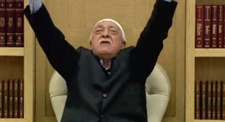 Foto - "Allah evlerine ateşler salsın, yuvalarını yıksın, birliklerini bozsun" demişti. Evleri yandı, yuvaları yıkıldı, birlikleri bozuldu.