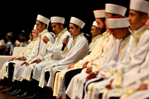 Allah sayınızı arttırsın! 62 genç daha yüce Kur'an'ı ezberleyip icazet aldı