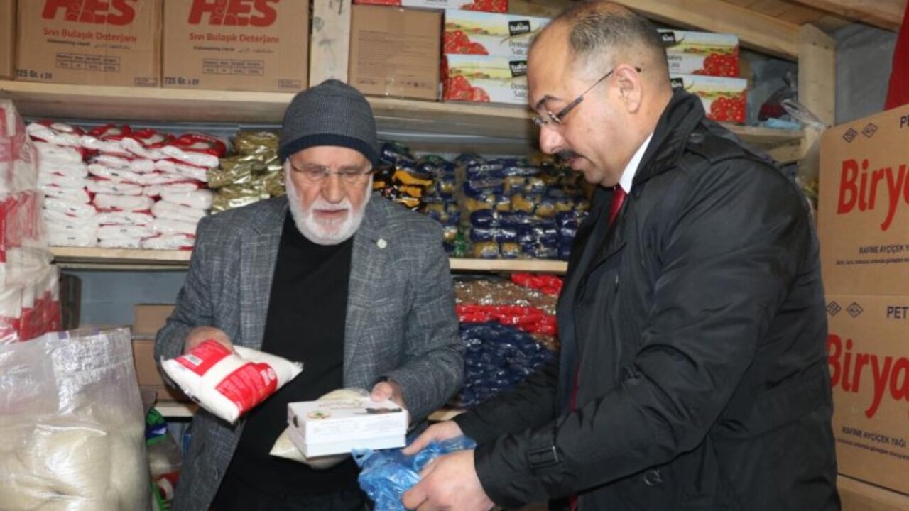 Allah sayınızı arttırsın! Bu bakkalda para değil dua geçiyor