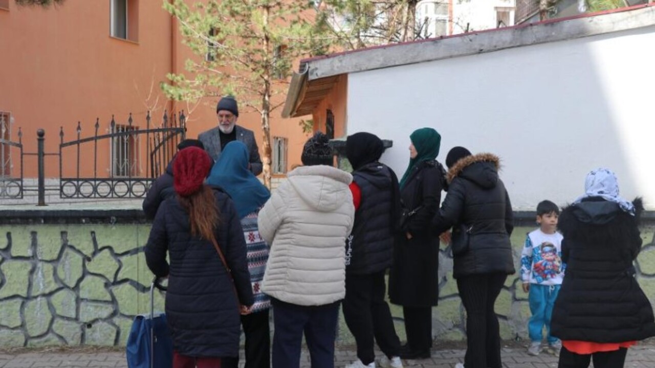 Foto - Allah sayınızı arttırsın! Bu bakkalda para değil dua geçiyor