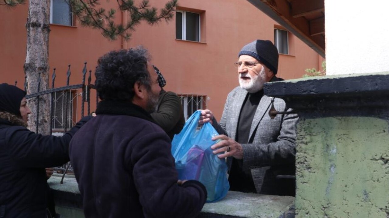 Foto - Allah sayınızı arttırsın! Bu bakkalda para değil dua geçiyor