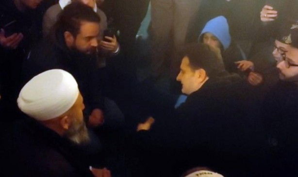 Foto - Allah utandırmasın! ABD’li turist İslam'la şereflendi