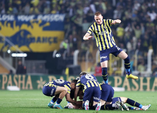 Foto - Almalıyız acilen diyerek duyurdular... Fenerbahçe’den Galatasaray’a yılın transfer çalımı! 