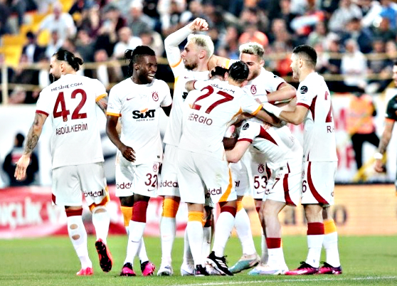 Alman basını müjdeli haberi verdi... Buna dikkat etmek lazım! Gurbetçi yıldıza yakın takip...