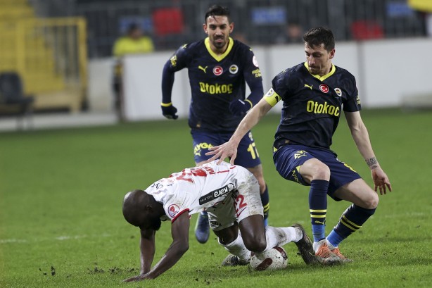 Foto - Alman devi devrede... Fenerbahçe'de düşen performansın sebebi belli oldu! Kulağına fısıldanmış belli ki...