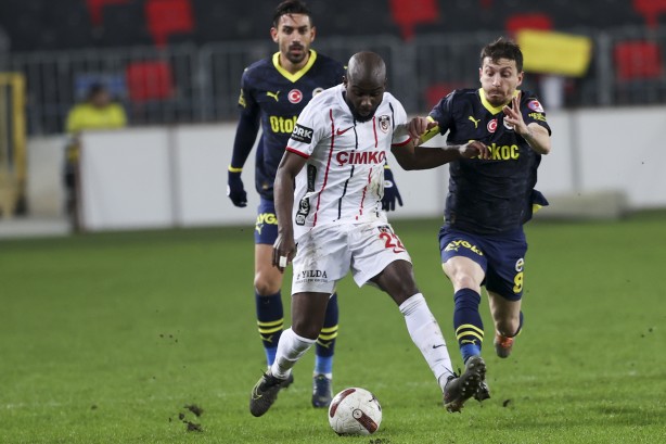 Foto - Alman devi devrede... Fenerbahçe'de düşen performansın sebebi belli oldu! Kulağına fısıldanmış belli ki...