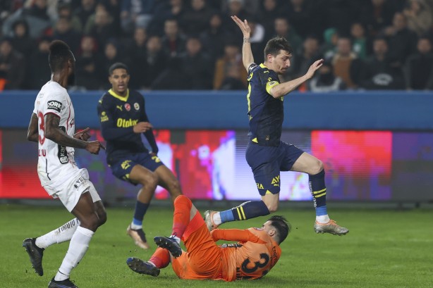 Foto - Alman devi devrede... Fenerbahçe'de düşen performansın sebebi belli oldu! Kulağına fısıldanmış belli ki...