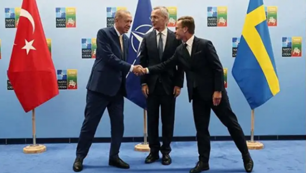 Foto - Alman gazetesi Superman'e benzetti