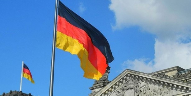 Almanlar, askeri kaynakları için Polonya ve Slovakya’ya konuşlandırdığı Patriot hava savunma sistemini teslim etti!