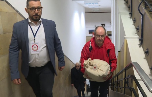 Foto - Almanlar oyu kullandı: Almanya'da seçim oyları 3 kilitli odada saklı! Seçimden sonra o rakamı herkes görecek