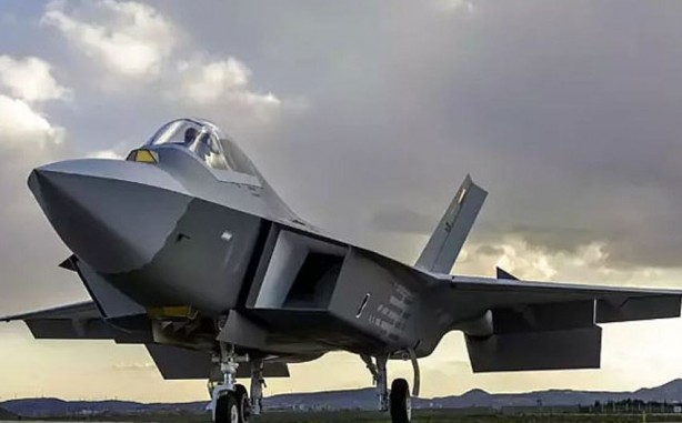 Foto - Almanlardan savaş uçağı Kaan analizi! Yoğun ilgi gösterdiler 