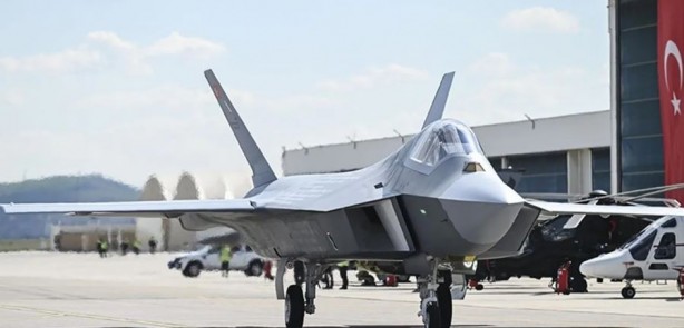 Foto - Almanlardan savaş uçağı Kaan analizi! Yoğun ilgi gösterdiler 