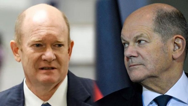 Foto - Almanya Başbakanı Olaf Scholz ile Amerikan senatör Chris Coons'un şaşırtan benzerliği