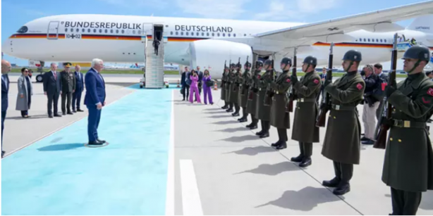 Foto - Almanya Cumhurbaşkanı Steinmeier'ı İstanbul Havalimanında karşılayan isim 'yeni Türkiye işte bu' dedirtti