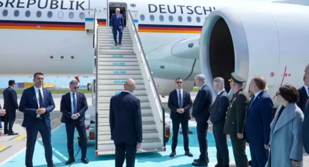 Almanya Cumhurbaşkanı Steinmeier'ı İstanbul Havalimanında karşılayan isim 'yeni Türkiye işte bu' dedirtti