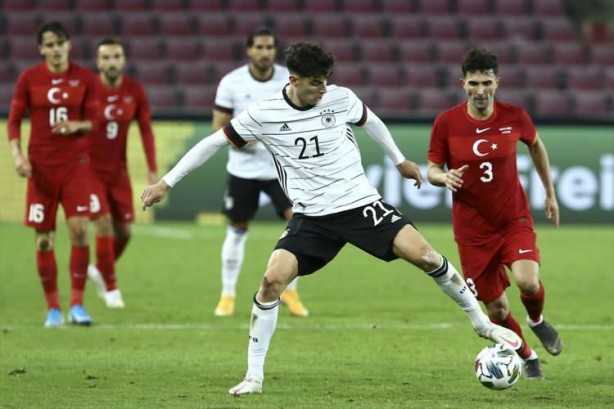 Foto - Almanya dev maçı böyle gördü! ‘Kimse TV’yi açmıyor’