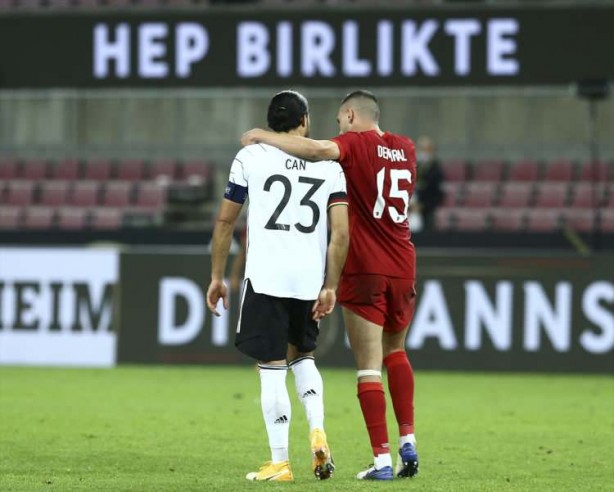 Foto - Almanya dev maçı böyle gördü! ‘Kimse TV’yi açmıyor’