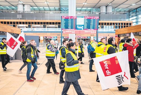 Foto - Almanya havalimanları durma noktasına geldi! Grevler devam ediyor
