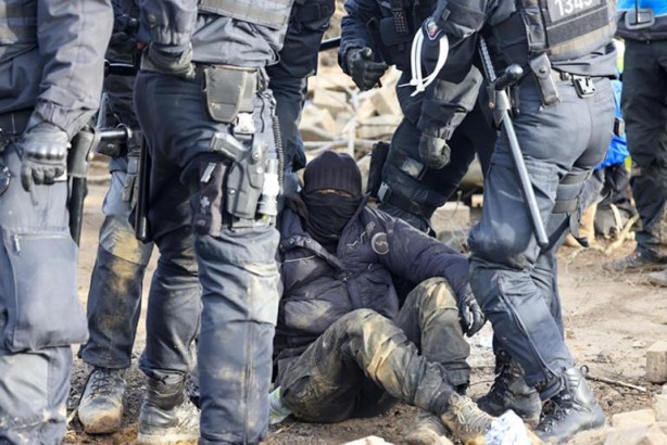 Foto - Almanya iklim aktivistlerini gözaltına aldı! Ortamlarda küresel iklim dersi verirsiniz