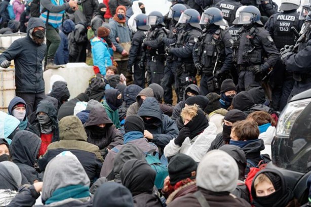 Foto - Almanya iklim aktivistlerini gözaltına aldı! Ortamlarda küresel iklim dersi verirsiniz